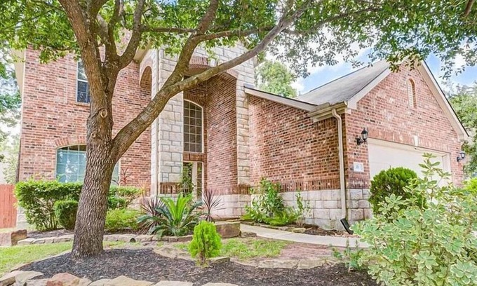 Sterling Ridge Casa | Elegant 4BR Retreat in The Woodlands – Spacious Home with backyard