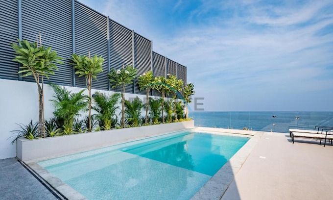 Sharm Apartamento | Elegant 4BR Villa with Assistant Room in Al Dana Island, Sharm, Fujairah by Deluxe Holiday Homes