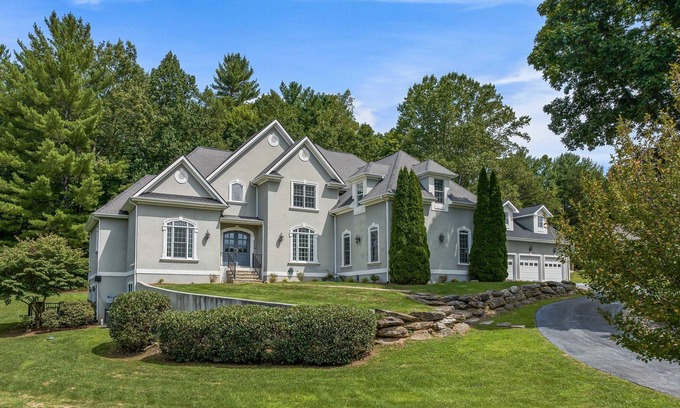 Fletcher Casa | Elegant 8BR Oasis: Pool, Cinema, 18 min to Asheville