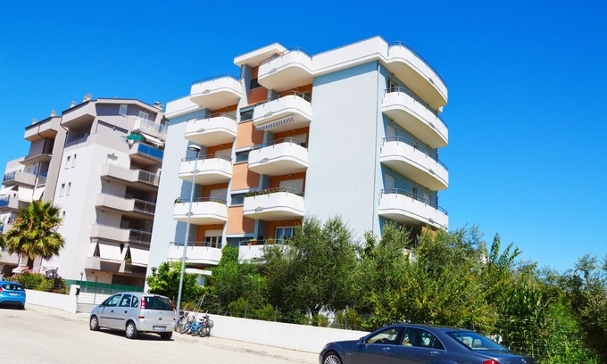 Alba Adriatica Apartamento | cuadrado plano elegante. 92 a 800 m, con grandes balcones. del mar