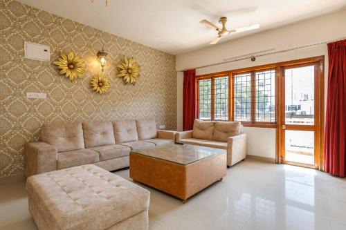 Kalyan Nagar Apartamento | Elegant Apartment by JadeCaps Wifi Private balcony