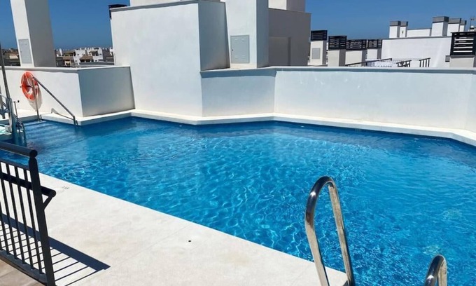Rota Apartamento | Elegante Apt. p/6 con Piscina, Wifi y Aire Acondicionado en Rota
