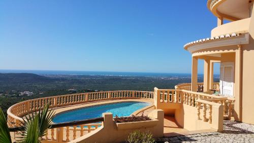 Alfeicao Casa | Elegant family house in Loulé with private pool