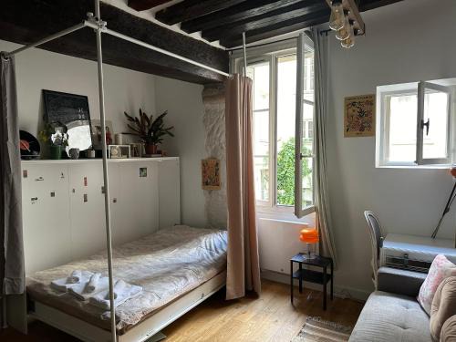 Quartier Sainte-Avoye Apartamento | Elegant Flat in Marais Paris
