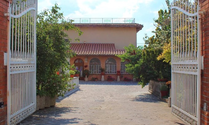 Gualdo Tadino Casa | Elegant guesthouse in the historic center