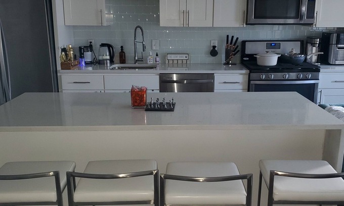 Trinidad Condominio | Elegant Modern Retreat — Perfect for Long Stays