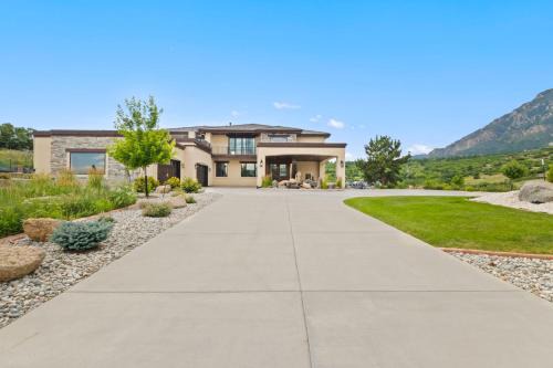 Southwest Colorado Springs Villa | Elegant Mountain Retreat with Sweeping Views
