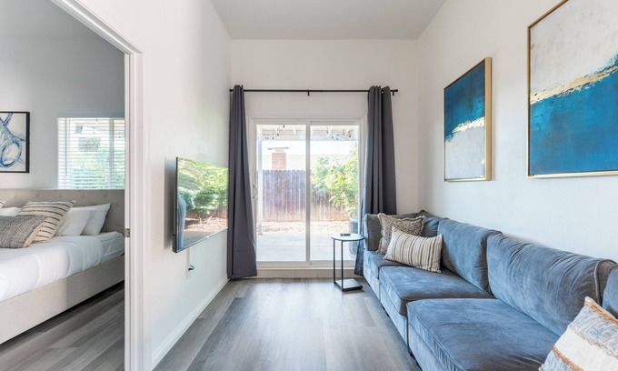 South San Gabriel Casa | Elegant Retreat Modern Comforts, Prime Location