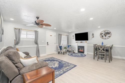 Tropic Apartamento | Elegant Retreat Near Downtown and Beach