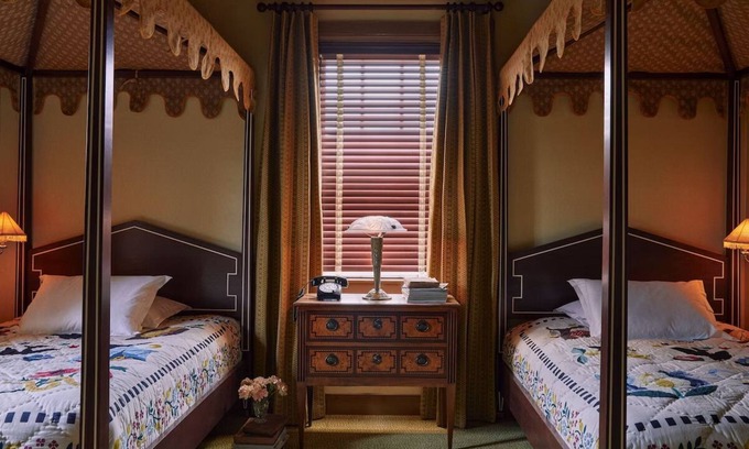 Mount Vernon Casa | Elegant Room w/ Canopy Bed & Handpicked Global Artwork in Mount Vernon