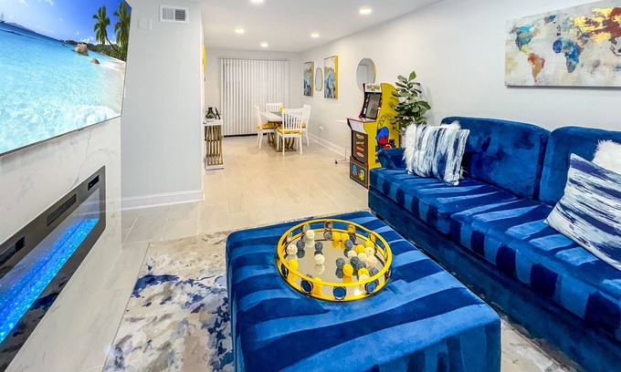 Forest Park Casa | Elegant Serene | Family Friendly| Private Patio | Close to airport