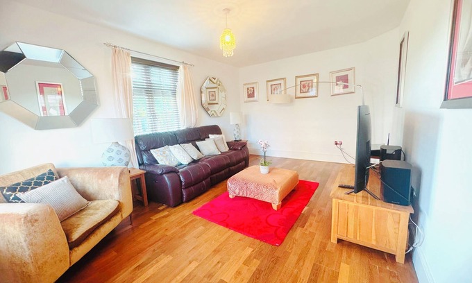 Staple Hill Casa | Elegant & Spacious Bristol Home - Garden, Gym & Parking