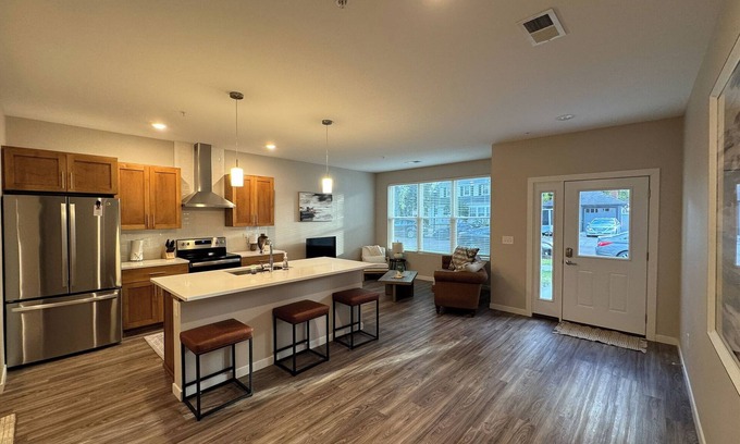 Roosevelt Casa | Elegant Townhouse near NDSU and Downtown Fargo #101