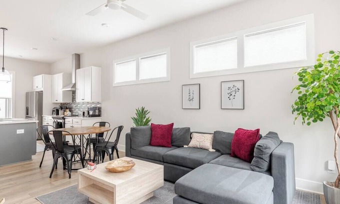 Chosewood Park Casa | Elegant Townhouse – Near Midtown & ATL Attractions