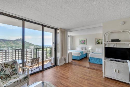 Waikiki Apartamento | Elevated Condo with Diamond Head & Ocean Views, Steps from Waikiki Beach (13011)