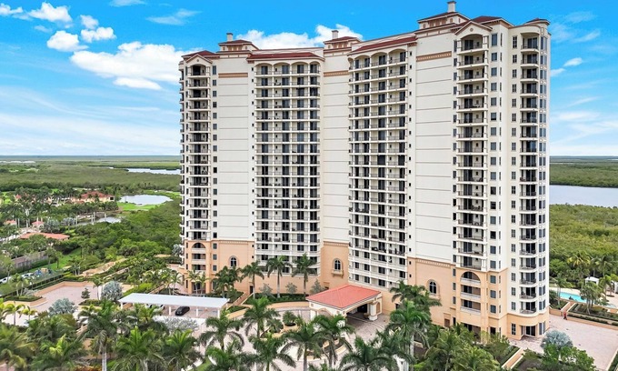 Hammock Bay Condominio | Elevated Luxury Living at Lesina at Hammock Bay!