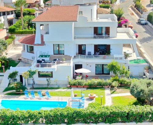 Crotone Cama Y Desayuno | EliMar Villa & Pool