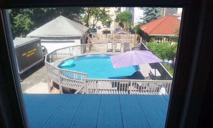 Elizabeth Casa | Elizabeth bedroom Newark Airport New York City Statue of Liberty MetLife stadium