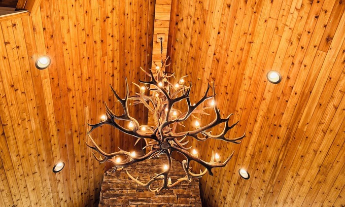 Island Park Cabina | Elk Meadows Lodge-10 min. to West Entrance YNP+two Hot tubs+AC+Sauna+Wifi