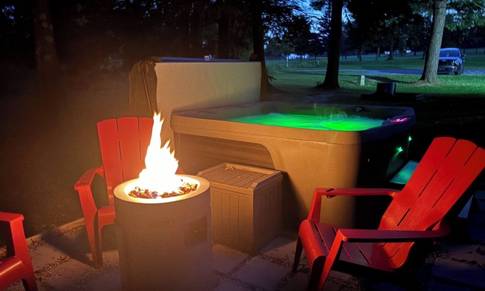 Hillman Chalet De Esquí | Elk Ridge at Thunder Bay Golf Resort Chalet. Pet friendly/Hot Tub/Golf Views