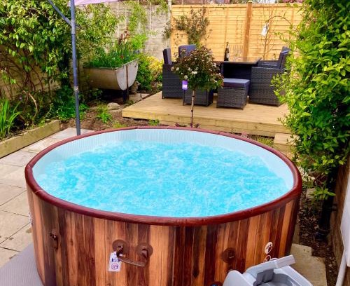 Malvern Casa | Elkstone House, Hot tub Luxury, Comfortable Home