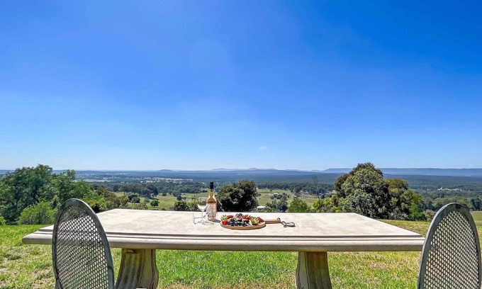 Mount View Cabaña | Elouera Retreat - Hunter Valley escape with all around views