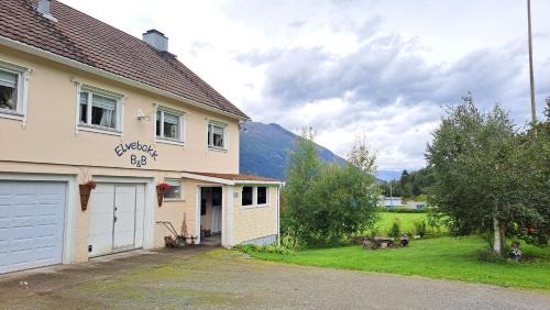 Breim Cama Y Desayuno | Elvebakk Bed & Breakfast
