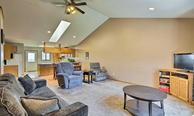 Elwood Casa | Elwood Townhome with Patio - 7 Mi to Johnson Lake
