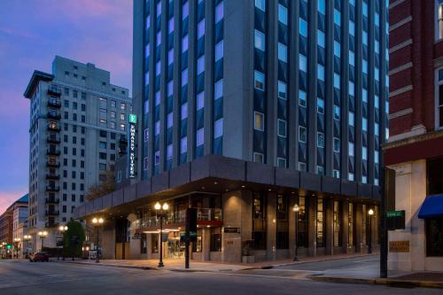 Downtown Knoxville Hotel | Embassy Suites By Hilton Knoxville Downtown