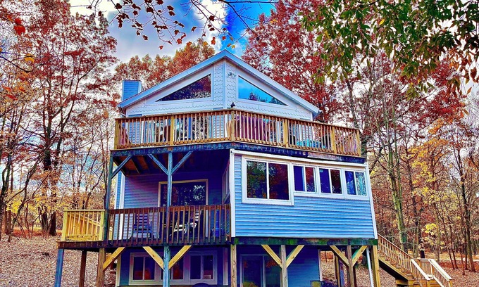 Albrightsville Casa | Embrace Autumn in the Poconos with a Relaxing Stay at Woodland Escape!