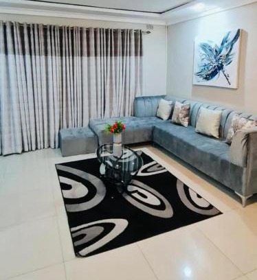 Harare Casa | Emerald Suite Sleeps 6 with Free Parking