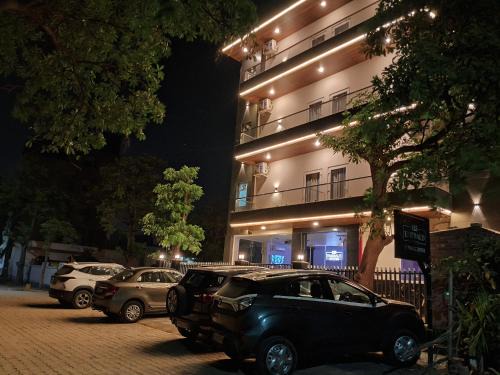 Greater Noida Hotel | Emerald Suites