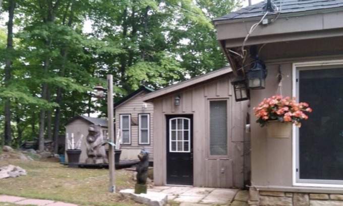 Bracebridge Casa | Emily's Cottage / Cozy Lakeside Bowyers Beach Retreat