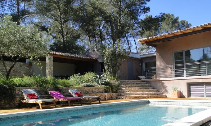 Nimes City Centre Villa | EN / FR - CASA COMPETENTE CON ENCANTO - PISCINA - TRANQUILO - UBICACIÓN DESEADA