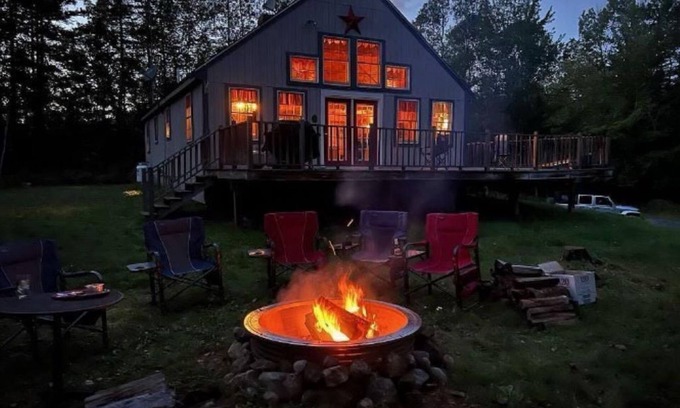 Sunday River Area Chalet De Esquí | Enchanting 4-bedroom chalet with WiFi in Andover