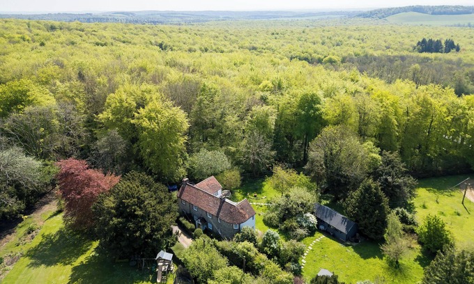 Eartham Casa | Enchanting 4BD Cottage & Lodge Nr Goodwood