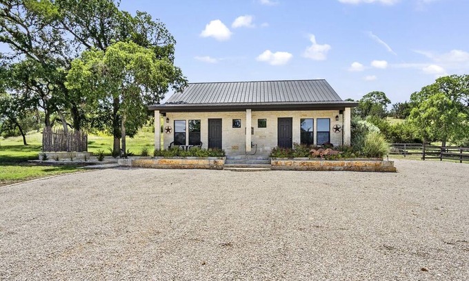 Bandera Cabaña | Enchanting Cottage Suite Haven near Medina River in Texas