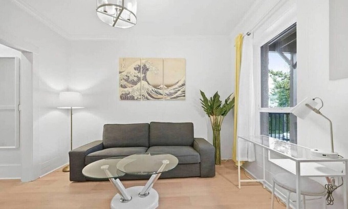 Grandview-Woodland Apartamento | Enchanting Haven on the Vibrant Commercial Drive