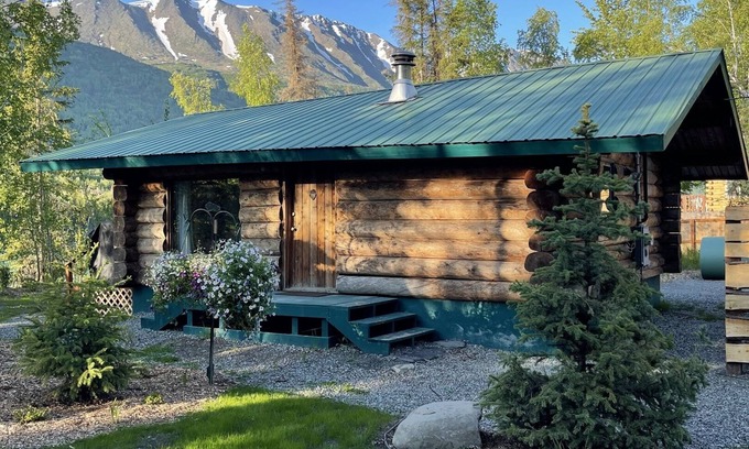 Cooper Landing Cabina | Enchanting Kenai River Retreat