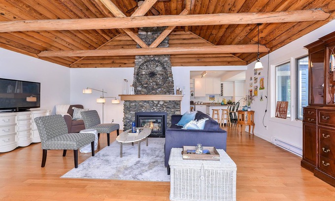 Langford Casa | Encantadora casa junto al lago con muelle privado. Escondite tranquilo justo en Victoria