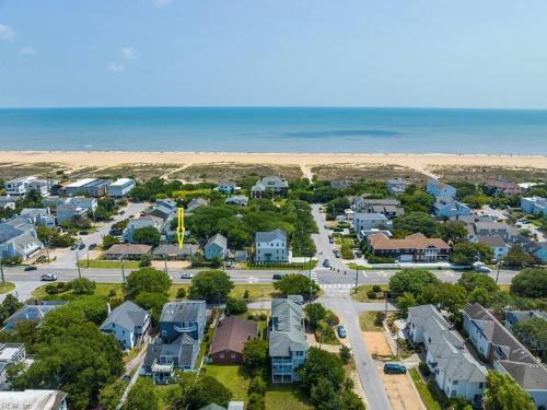 Northeast Virginia Beach Casa | Endless Beach #B,Oceanfront, 3bedrooms-2bath-Pet Friendly