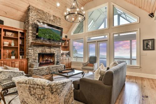 Big Canoe Casa | Endless Sky Lodge - Luxury Big Canoe Cabin with Hot Tub