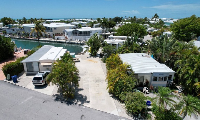 Cutthroat Harbor Estates Alquiler De RV | Endless Summer Hideaway - lot 181