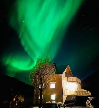 Sund i Lofoten Villa | Enebolig med Eventyrlig beliggenhet like ved sjøen i Lofoten