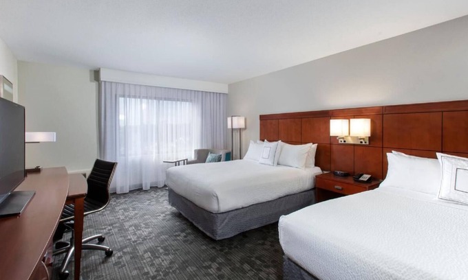 North Myrtle Beach Hotel | Enjoy 3 Modern Rooms w/Indoor Pool & Coffee Shops Near Barefoot Landing Dining