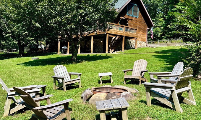 Saluda Cabina | Enjoy a CABIN including Blueberry Picking, Yard Games, Fire Pit, Screened Porch.