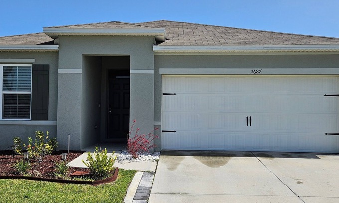 Lakeland Casa | Enjoy a family house close to themes parks and large convenience Stores and Mall