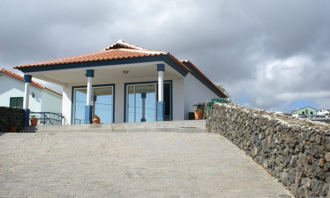 Porto Judeu Casa | Disfruta de una excelente vista en un vecindario tranquilo
