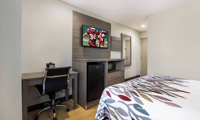 Sulphur Hotel | Enjoy a Hassle-Free and Suiting Stay! Free Onsite Parking, Pets Are Welcome!