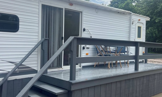 North Bay Shore Casa | Enjoy a little bit of country living in this park model two bedroom trailer home
